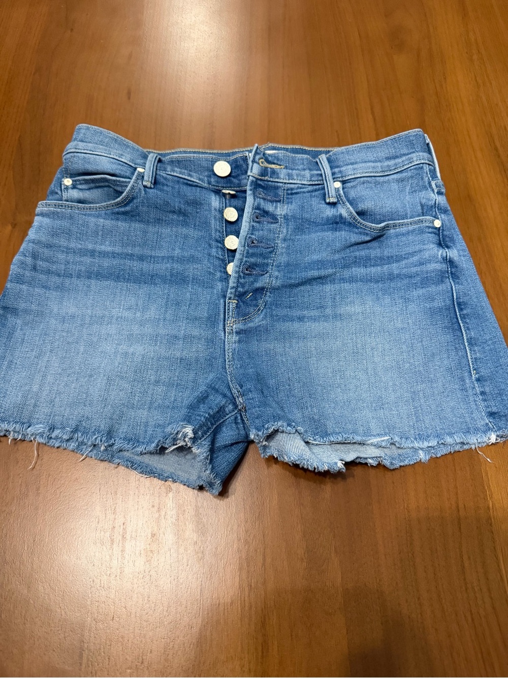 MOTHER The Pixie Dazzle Short Fray in “Blowing Kisses” size 27